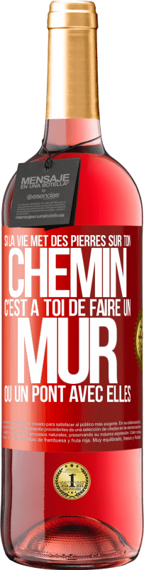 29,95 € | Vin rosé Édition ROSÉ Si la vie met des pierres sur ton chemin c'est à toi de faire un mur ou un pont avec elles Étiquette Rouge. Étiquette personnalisable Vin jeune Récolte 2024 Tempranillo