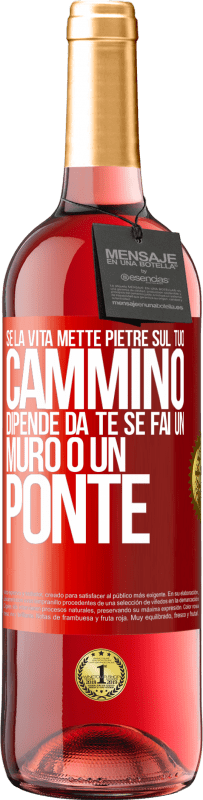 29,95 € | Vino rosato Edizione ROSÉ Se la vita mette pietre sul tuo cammino, dipende da te se fai un muro o un ponte Etichetta Rossa. Etichetta personalizzabile Vino giovane Raccogliere 2023 Tempranillo