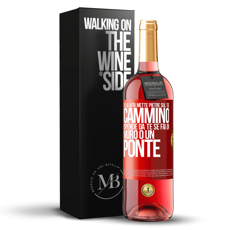 29,95 € Spedizione Gratuita | Vino rosato Edizione ROSÉ Se la vita mette pietre sul tuo cammino, dipende da te se fai un muro o un ponte Etichetta Rossa. Etichetta personalizzabile Vino giovane Raccogliere 2023 Tempranillo