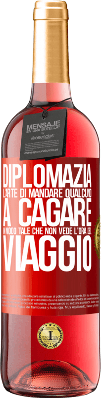 29,95 € | Vino rosato Edizione ROSÉ Diplomazia. L'arte di mandare qualcuno a cagare in modo tale che non vede l'ora del viaggio Etichetta Rossa. Etichetta personalizzabile Vino giovane Raccogliere 2025 Tempranillo