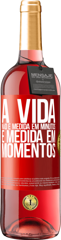 29,95 € Envio grátis | Vinho rosé Edição ROSÉ A vida não é medida em minutos, é medida em momentos Etiqueta Vermelha. Etiqueta personalizável Vinho jovem Colheita 2025 Tempranillo