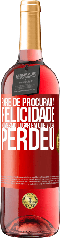 29,95 € Envio grátis | Vinho rosé Edição ROSÉ Pare de procurar a felicidade no mesmo lugar em que você a perdeu Etiqueta Vermelha. Etiqueta personalizável Vinho jovem Colheita 2023 Tempranillo