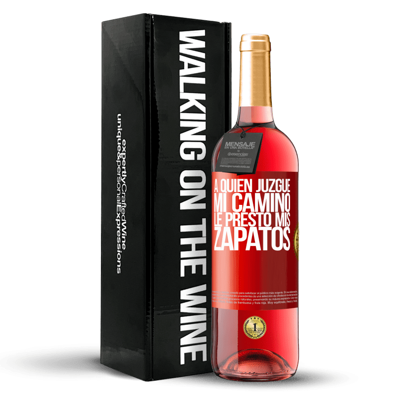 29,95 € Envío gratis | Vino Rosado Edición ROSÉ A quien juzgue mi camino, le presto mis zapatos Etiqueta Roja. Etiqueta personalizable Vino joven Cosecha 2023 Tempranillo