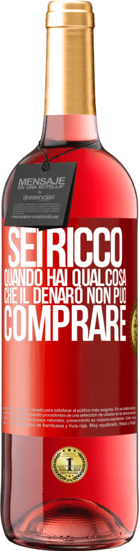 29,95 € | Vino rosato Edizione ROSÉ Sei ricco quando hai qualcosa che il denaro non può comprare Etichetta Rossa. Etichetta personalizzabile Vino giovane Raccogliere 2024 Tempranillo