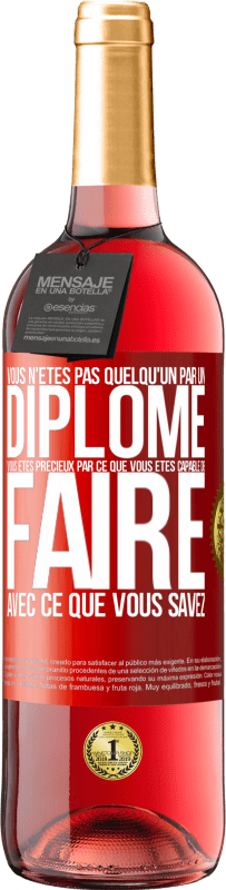 29,95 € | Vin rosé Édition ROSÉ Vous n'êtes pas quelqu'un par un diplôme. Vous êtes précieux par ce que vous êtes capable de faire avec ce que vous savez Étiquette Rouge. Étiquette personnalisable Vin jeune Récolte 2024 Tempranillo