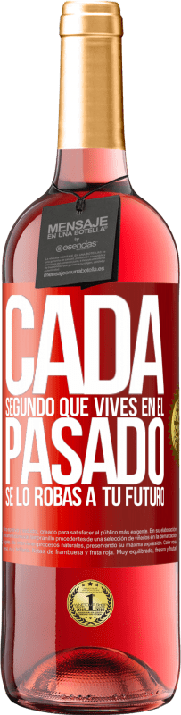 29,95 € Envío gratis | Vino Rosado Edición ROSÉ Cada segundo que vives en el pasado, se lo robas a tu futuro Etiqueta Roja. Etiqueta personalizable Vino joven Cosecha 2025 Tempranillo