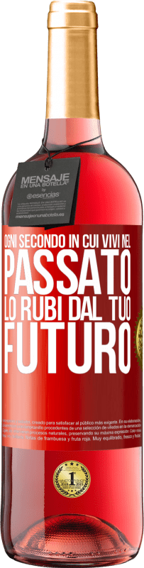 29,95 € | Vino rosato Edizione ROSÉ Ogni secondo in cui vivi nel passato, lo rubi dal tuo futuro Etichetta Rossa. Etichetta personalizzabile Vino giovane Raccogliere 2024 Tempranillo