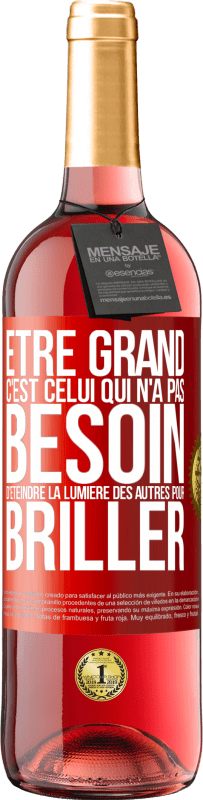 29,95 € | Vin rosé Édition ROSÉ Être grand, c'est celui qui n'a pas besoin d'éteindre la lumière des autres pour briller Étiquette Rouge. Étiquette personnalisable Vin jeune Récolte 2025 Tempranillo