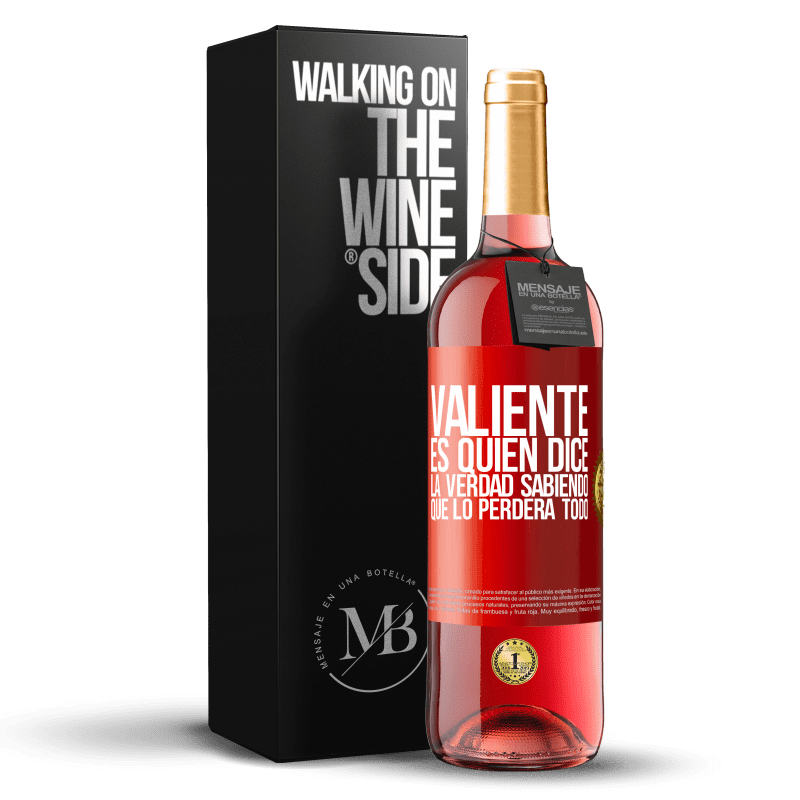 29,95 € Envío gratis | Vino Rosado Edición ROSÉ Valiente es quien dice la verdad sabiendo que lo perderá todo Etiqueta Roja. Etiqueta personalizable Vino joven Cosecha 2024 Tempranillo