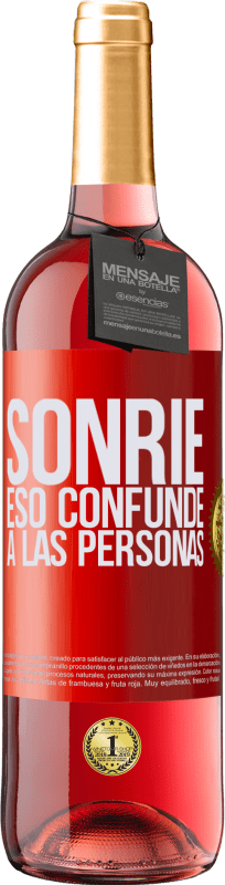 29,95 € Envío gratis | Vino Rosado Edición ROSÉ Sonríe, eso confunde a las personas Etiqueta Roja. Etiqueta personalizable Vino joven Cosecha 2025 Tempranillo