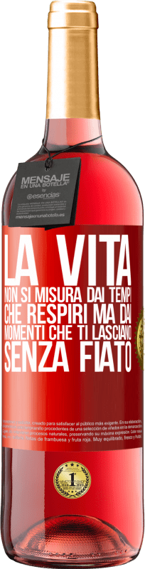 29,95 € Spedizione Gratuita | Vino rosato Edizione ROSÉ La vita non si misura dai tempi che respiri ma dai momenti che ti lasciano senza fiato Etichetta Rossa. Etichetta personalizzabile Vino giovane Raccogliere 2023 Tempranillo