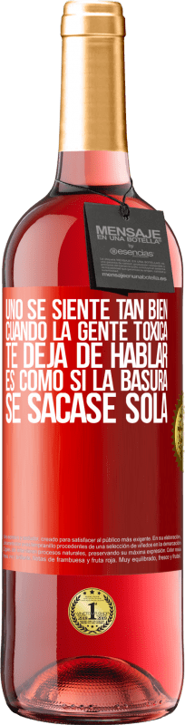 29,95 € | Vino Rosado Edición ROSÉ Uno se siente tan bien cuando la gente tóxica te deja de hablar… Es como si la basura se sacase sola Etiqueta Roja. Etiqueta personalizable Vino joven Cosecha 2024 Tempranillo