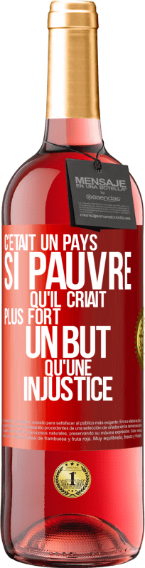 29,95 € | Vin rosé Édition ROSÉ C'était un pays si pauvre qu'il criait plus fort un but qu'une injustice Étiquette Rouge. Étiquette personnalisable Vin jeune Récolte 2024 Tempranillo