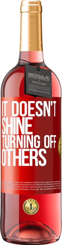 «It doesn't shine turning off others» ROSÉ Edition