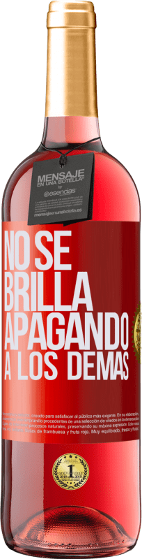 29,95 € Envío gratis | Vino Rosado Edición ROSÉ No se brilla apagando a los demás Etiqueta Roja. Etiqueta personalizable Vino joven Cosecha 2024 Tempranillo