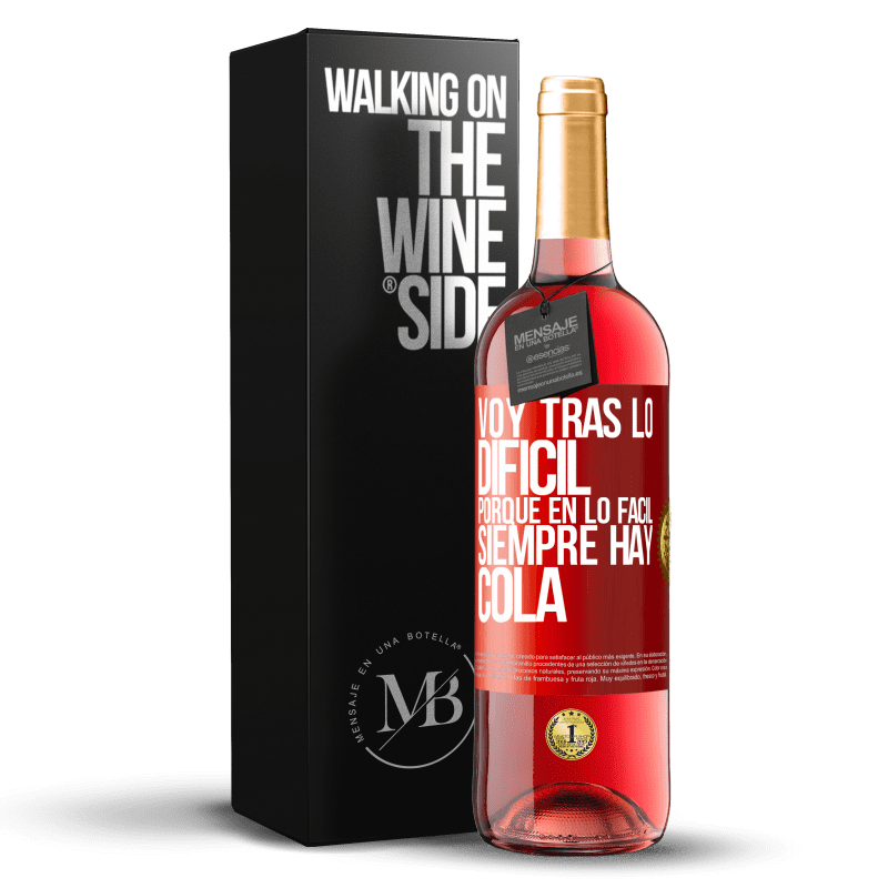 29,95 € Envío gratis | Vino Rosado Edición ROSÉ Voy tras lo difícil, porque en la lo fácil siempre hay cola Etiqueta Roja. Etiqueta personalizable Vino joven Cosecha 2024 Tempranillo