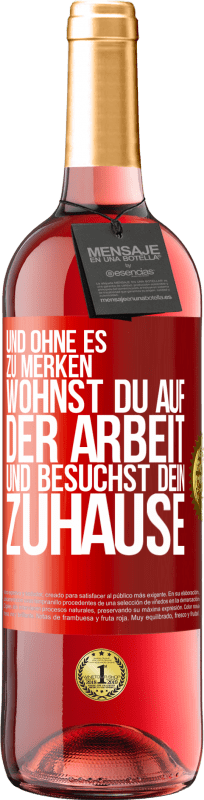 29,95 € | Roséwein ROSÉ Ausgabe Und ohne es zu merken, wohnst du auf der Arbeit und besuchst dein Zuhause Rote Markierung. Anpassbares Etikett Junger Wein Ernte 2024 Tempranillo