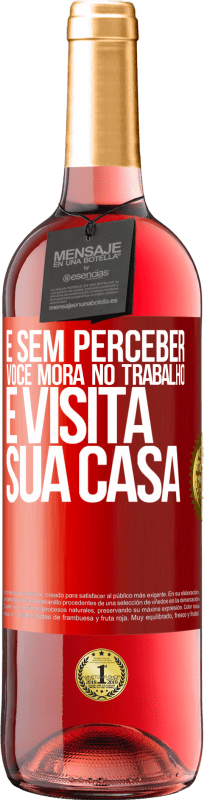 29,95 € | Vinho rosé Edição ROSÉ E sem perceber, você mora no trabalho e visita sua casa Etiqueta Vermelha. Etiqueta personalizável Vinho jovem Colheita 2024 Tempranillo