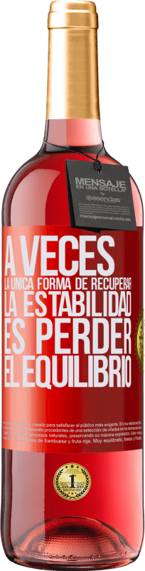 29,95 € Envío gratis | Vino Rosado Edición ROSÉ A veces, la única forma de recuperar la estabilidad, es perder el equilibrio Etiqueta Roja. Etiqueta personalizable Vino joven Cosecha 2023 Tempranillo