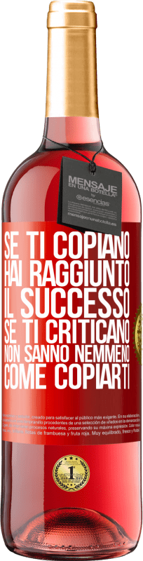 29,95 € | Vino rosato Edizione ROSÉ Se ti copiano, hai raggiunto il successo. Se ti criticano, non sanno nemmeno come copiarti Etichetta Rossa. Etichetta personalizzabile Vino giovane Raccogliere 2024 Tempranillo