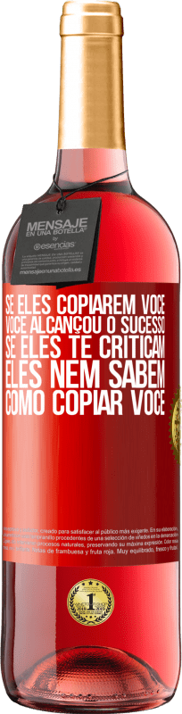 29,95 € | Vinho rosé Edição ROSÉ Se eles copiarem você, você alcançou o sucesso. Se eles te criticam, eles nem sabem como copiar você Etiqueta Vermelha. Etiqueta personalizável Vinho jovem Colheita 2024 Tempranillo