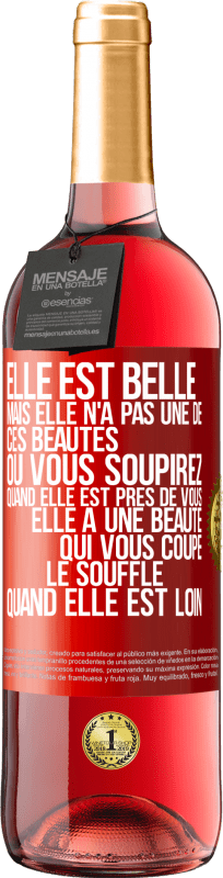 29,95 € | Vin rosé Édition ROSÉ Elle est belle. Mais elle n'a pas une de ces beautés où vous soupirez quand elle est près de vous. Elle a une beauté qui vous co Étiquette Rouge. Étiquette personnalisable Vin jeune Récolte 2025 Tempranillo