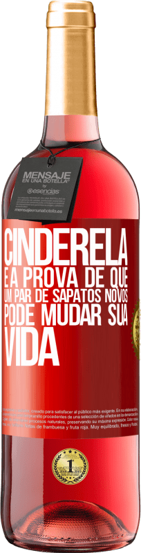29,95 € | Vinho rosé Edição ROSÉ Cinderela é a prova de que um par de sapatos novos pode mudar sua vida Etiqueta Vermelha. Etiqueta personalizável Vinho jovem Colheita 2025 Tempranillo