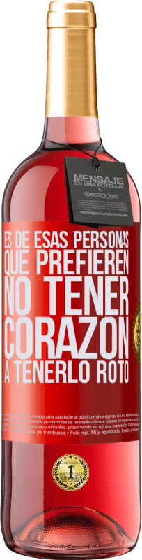 29,95 € Envío gratis | Vino Rosado Edición ROSÉ Es de esas personas que prefieren no tener corazón a tenerlo roto Etiqueta Roja. Etiqueta personalizable Vino joven Cosecha 2022 Tempranillo