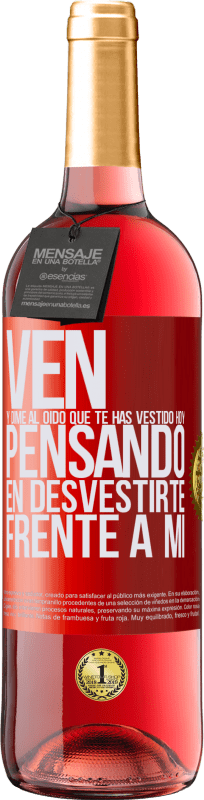 29,95 € Envío gratis | Vino Rosado Edición ROSÉ Ven y dime al oído que te has vestido hoy pensando en desvestirte frente a mi Etiqueta Roja. Etiqueta personalizable Vino joven Cosecha 2025 Tempranillo