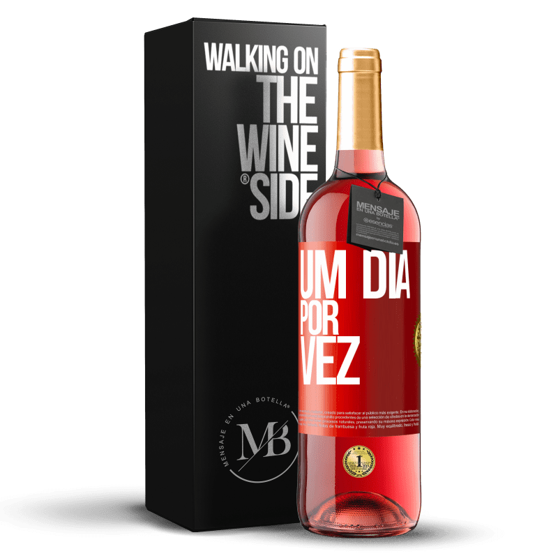 29,95 € Envio grátis | Vinho rosé Edição ROSÉ Um dia por vez Etiqueta Vermelha. Etiqueta personalizável Vinho jovem Colheita 2024 Tempranillo