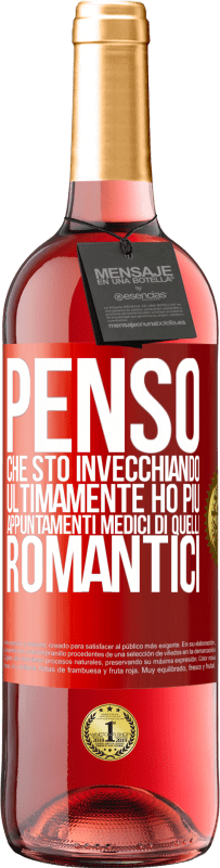 29,95 € | Vino rosato Edizione ROSÉ Penso che sto invecchiando. Ultimamente ho più appuntamenti medici di quelli romantici Etichetta Rossa. Etichetta personalizzabile Vino giovane Raccogliere 2024 Tempranillo