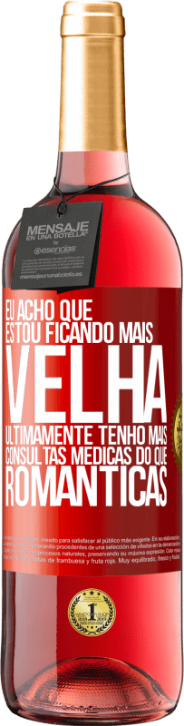 29,95 € | Vinho rosé Edição ROSÉ Eu acho que estou ficando mais velha. Ultimamente tenho mais consultas médicas do que românticas Etiqueta Vermelha. Etiqueta personalizável Vinho jovem Colheita 2024 Tempranillo