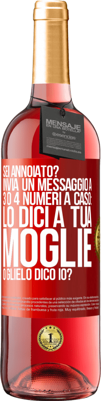 29,95 € Spedizione Gratuita | Vino rosato Edizione ROSÉ Sei annoiato Invia un messaggio a 3 o 4 numeri a caso: lo dici a tua moglie o glielo dico io? Etichetta Rossa. Etichetta personalizzabile Vino giovane Raccogliere 2023 Tempranillo