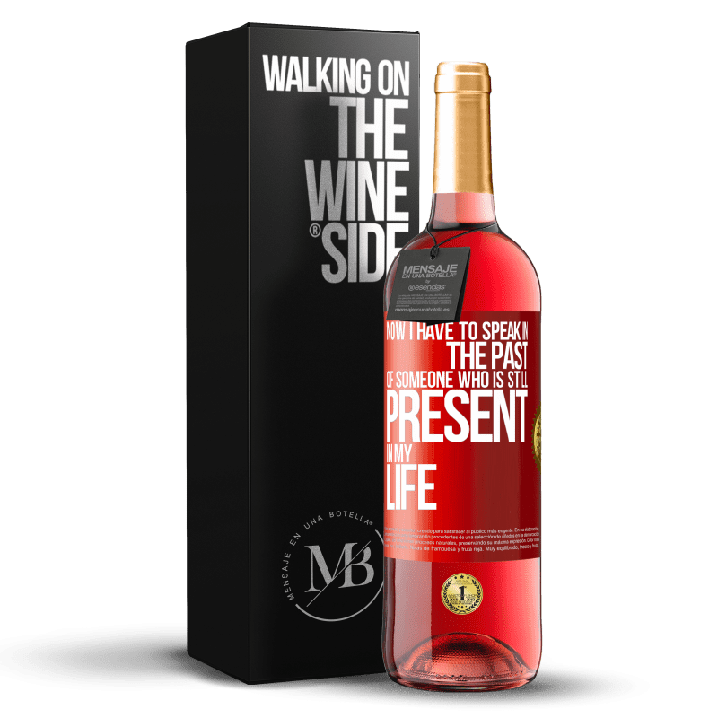 29,95 € Бесплатная доставка | Розовое вино Издание ROSÉ Теперь я должен говорить в прошлом о ком-то, кто все еще присутствует в моей жизни Красная метка. Настраиваемая этикетка Молодое вино Урожай 2023 Tempranillo