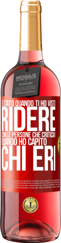 Spedizione Gratuita | Vino rosato Edizione ROSÉ È stato quando ti ho visto ridere con le persone che criticavi, quando ho capito chi eri Etichetta Rossa. Etichetta personalizzabile Vino giovane Raccogliere 2023 Tempranillo