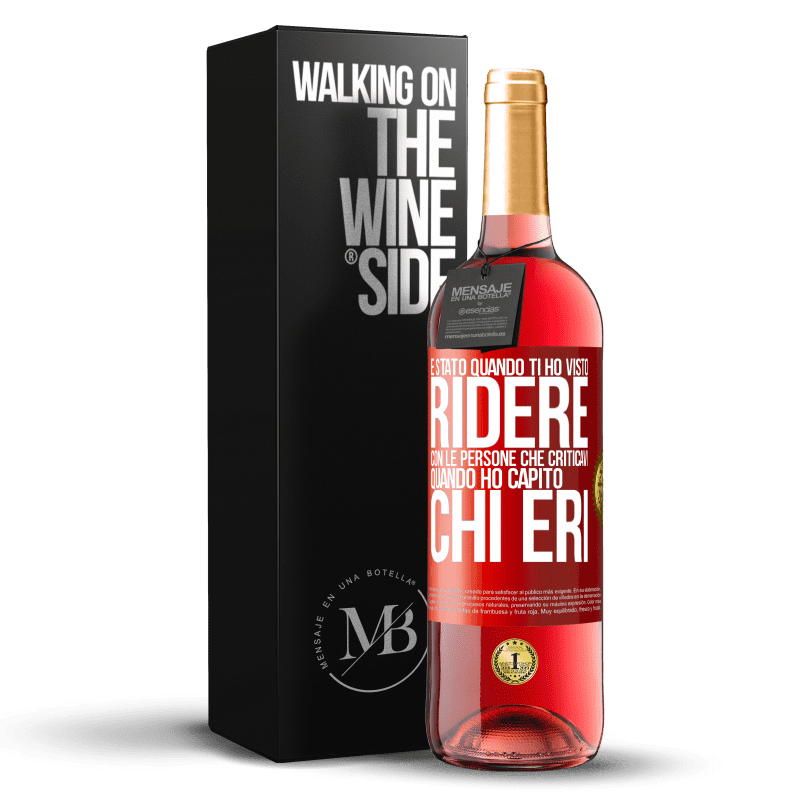 29,95 € Spedizione Gratuita | Vino rosato Edizione ROSÉ È stato quando ti ho visto ridere con le persone che criticavi, quando ho capito chi eri Etichetta Rossa. Etichetta personalizzabile Vino giovane Raccogliere 2025 Tempranillo