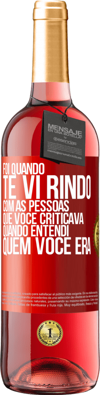 29,95 € Envio grátis | Vinho rosé Edição ROSÉ Foi quando te vi rindo com as pessoas que você criticava, quando entendi quem você era Etiqueta Vermelha. Etiqueta personalizável Vinho jovem Colheita 2023 Tempranillo