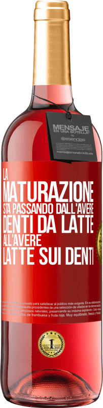 29,95 € Spedizione Gratuita | Vino rosato Edizione ROSÉ La maturazione sta passando dall'avere denti da latte all'avere latte sui denti Etichetta Rossa. Etichetta personalizzabile Vino giovane Raccogliere 2025 Tempranillo