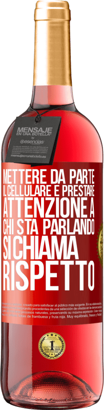 Spedizione Gratuita | Vino rosato Edizione ROSÉ Mettere da parte il cellulare e prestare attenzione a chi sta parlando si chiama RISPETTO Etichetta Rossa. Etichetta personalizzabile Vino giovane Raccogliere 2023 Tempranillo