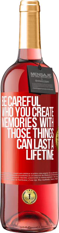 29,95 € | Rosé Wine ROSÉ Edition Be careful who you create memories with. Those things can last a lifetime Red Label. Customizable label Young wine Harvest 2024 Tempranillo