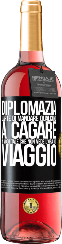 29,95 € Spedizione Gratuita | Vino rosato Edizione ROSÉ Diplomazia. L'arte di mandare qualcuno a cagare in modo tale che non vede l'ora del viaggio Etichetta Nera. Etichetta personalizzabile Vino giovane Raccogliere 2023 Tempranillo