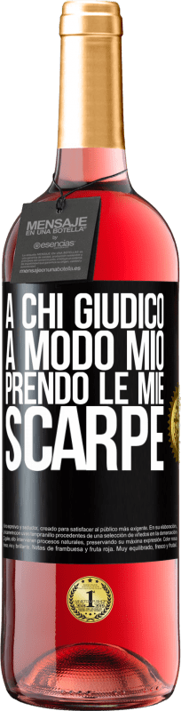 29,95 € Spedizione Gratuita | Vino rosato Edizione ROSÉ A chi giudico a modo mio, prendo le mie scarpe Etichetta Nera. Etichetta personalizzabile Vino giovane Raccogliere 2025 Tempranillo