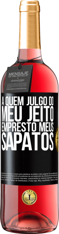 29,95 € Envio grátis | Vinho rosé Edição ROSÉ A quem julgo do meu jeito, empresto meus sapatos Etiqueta Preta. Etiqueta personalizável Vinho jovem Colheita 2025 Tempranillo