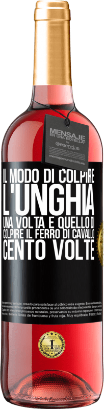 29,95 € Spedizione Gratuita | Vino rosato Edizione ROSÉ Il modo di colpire l'unghia una volta è quello di colpire il ferro di cavallo cento volte Etichetta Nera. Etichetta personalizzabile Vino giovane Raccogliere 2025 Tempranillo