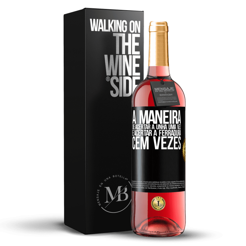 29,95 € Envio grátis | Vinho rosé Edição ROSÉ A maneira de acertar a unha uma vez é acertar a ferradura cem vezes Etiqueta Preta. Etiqueta personalizável Vinho jovem Colheita 2024 Tempranillo