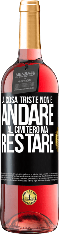 29,95 € Spedizione Gratuita | Vino rosato Edizione ROSÉ La cosa triste non è andare al cimitero, ma restare Etichetta Nera. Etichetta personalizzabile Vino giovane Raccogliere 2025 Tempranillo