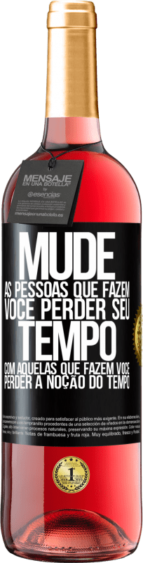 29,95 € | Vinho rosé Edição ROSÉ Mude as pessoas que fazem você perder seu tempo com aquelas que fazem você perder a noção do tempo Etiqueta Preta. Etiqueta personalizável Vinho jovem Colheita 2025 Tempranillo