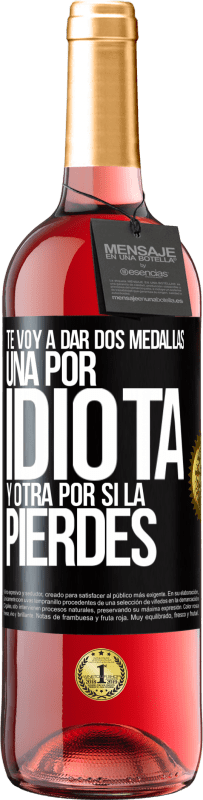 29,95 € Envío gratis | Vino Rosado Edición ROSÉ Te voy a dar dos medallas: Una por idiota y otra por si la pierdes Etiqueta Negra. Etiqueta personalizable Vino joven Cosecha 2025 Tempranillo