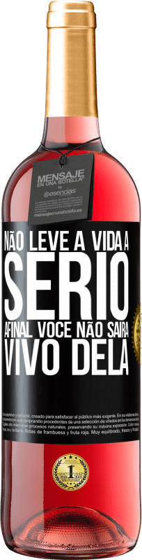 29,95 € | Vinho rosé Edição ROSÉ Não leve a vida a sério, afinal, você não sairá vivo dela Etiqueta Preta. Etiqueta personalizável Vinho jovem Colheita 2024 Tempranillo