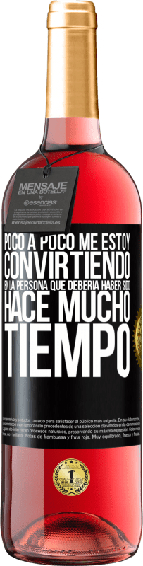 29,95 € | Vino Rosado Edición ROSÉ Poco a poco me estoy convirtiendo en la persona que debería haber sido hace mucho tiempo Etiqueta Negra. Etiqueta personalizable Vino joven Cosecha 2024 Tempranillo